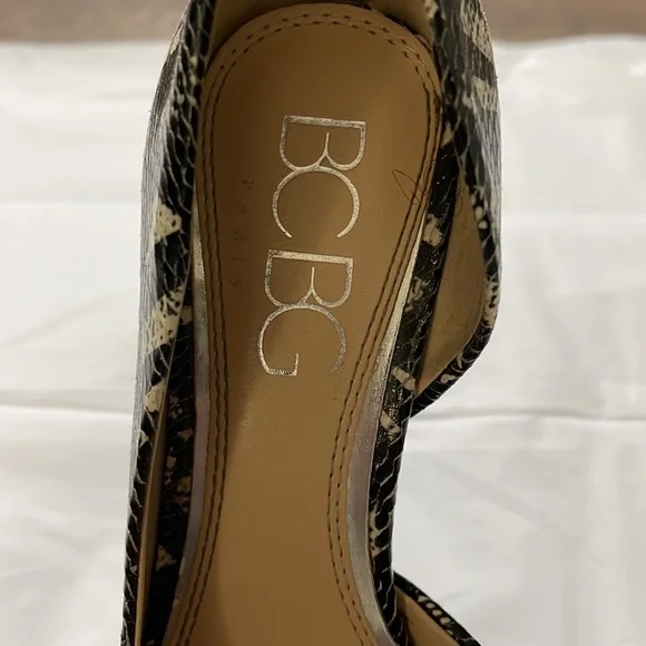 BCBG Women’s faux snake skin design. Gently used. Size 6.5 - Picture 2 of 11